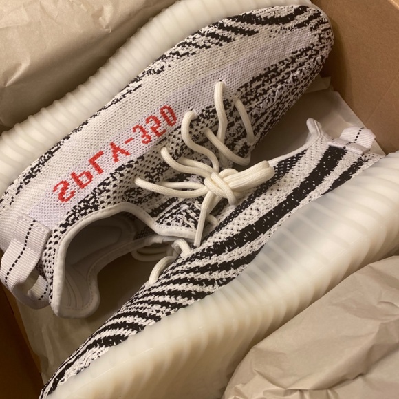 YEEZY 350 ZEBRA - Picture 4 of 5
